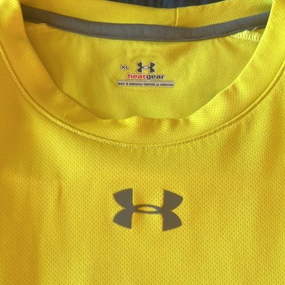 Under Armour XL Heat gear workout shirt - Picture 3 of 8